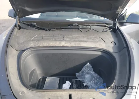 2021 Tesla Model Y Long Range Dual Motor All-Wheel Drive z USA, uszkodzony, nr VIN 5YJYGDEE3MF074658